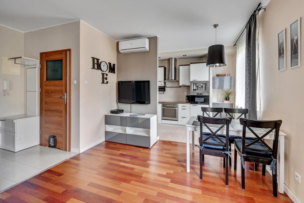 Apartament Pod Trzema Niebieskimi Kaczorami Apartment กดัญสก์ ภายนอก รูปภาพ
