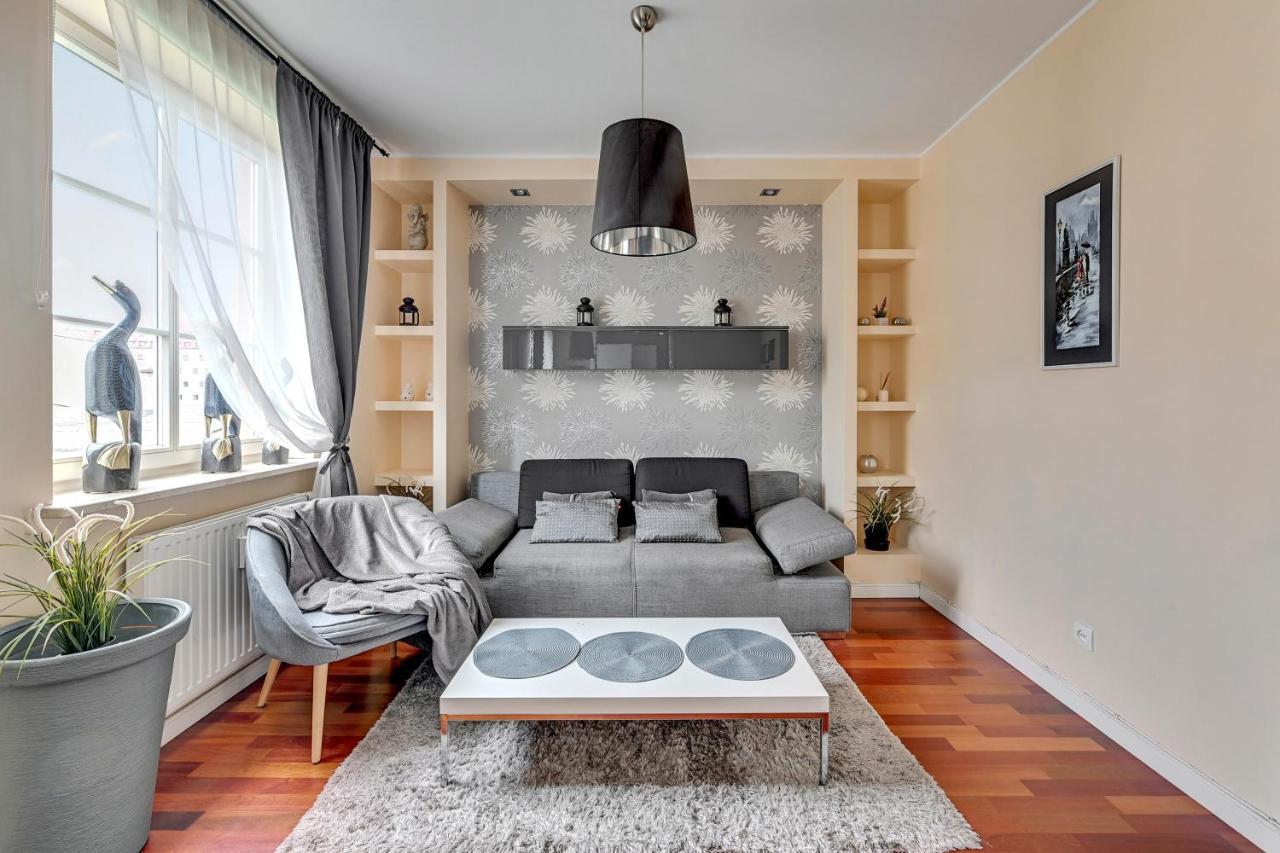 Apartament Pod Trzema Niebieskimi Kaczorami Apartment กดัญสก์ ภายนอก รูปภาพ