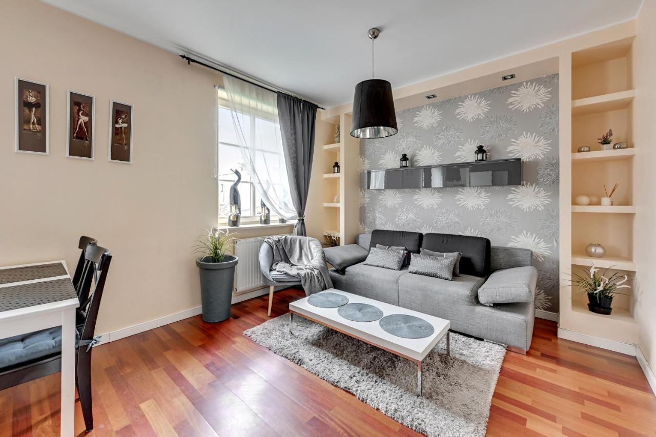 Apartament Pod Trzema Niebieskimi Kaczorami Apartment กดัญสก์ ภายนอก รูปภาพ