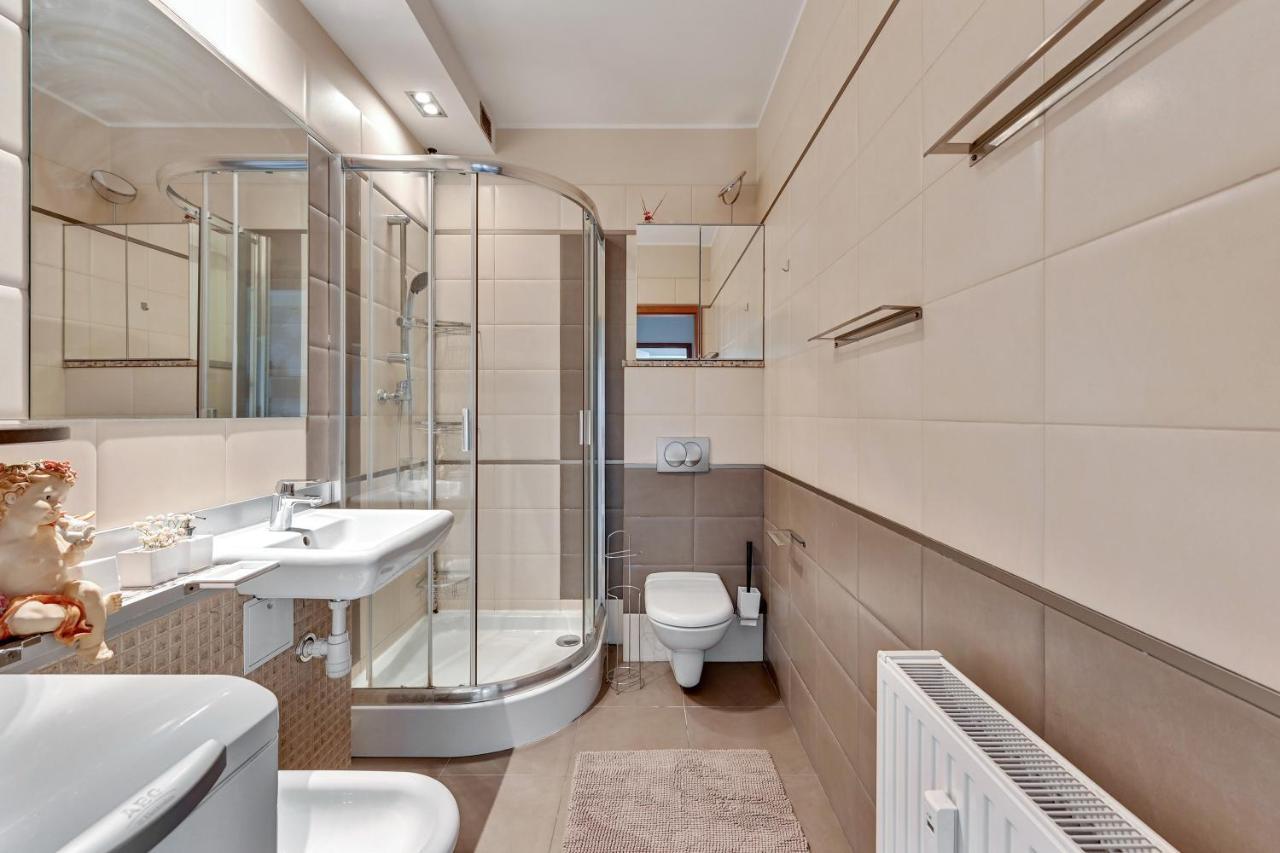 Apartament Pod Trzema Niebieskimi Kaczorami Apartment กดัญสก์ ภายนอก รูปภาพ