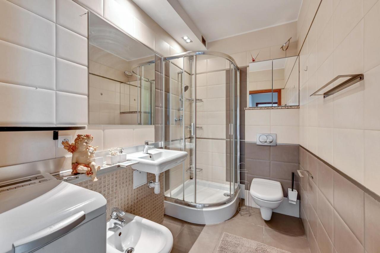 Apartament Pod Trzema Niebieskimi Kaczorami Apartment กดัญสก์ ภายนอก รูปภาพ