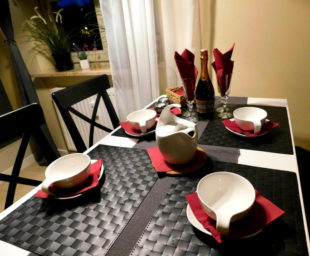 Apartament Pod Trzema Niebieskimi Kaczorami Apartment กดัญสก์ ภายนอก รูปภาพ